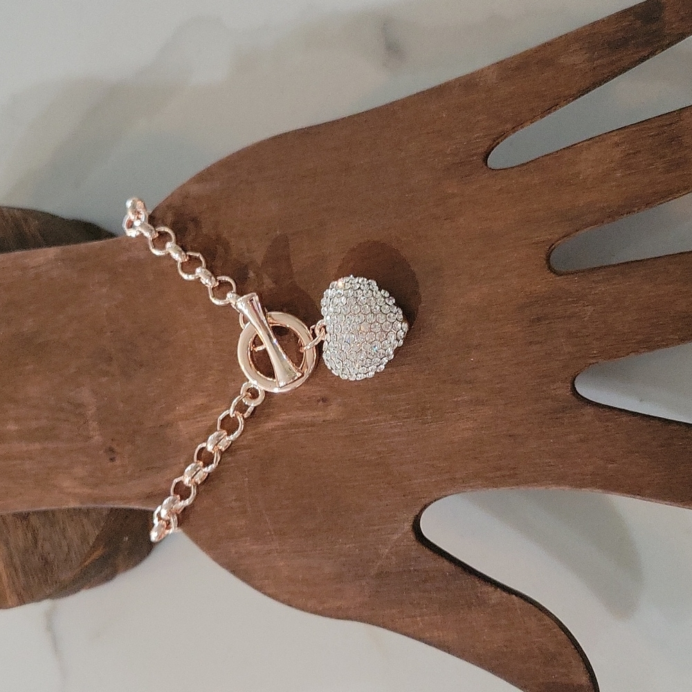 Fashion 1 Charm Bracelet (gold in color) NWT